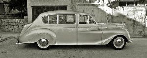 vintage-car-1088693_1280